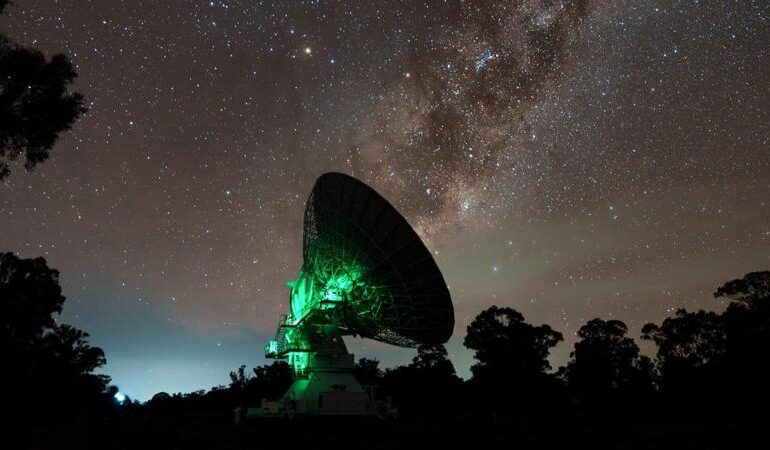 FRB, il lampo radio più distante attraversa l’80% dell’Universo