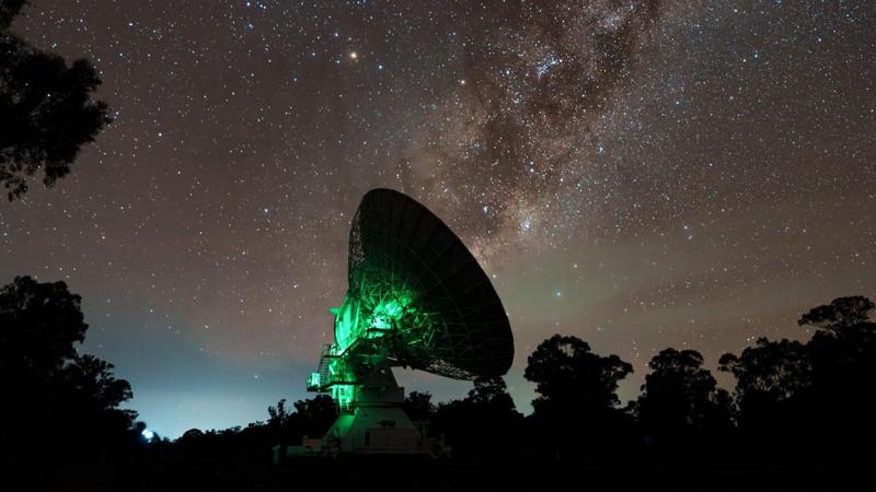 FRB, il lampo radio più distante attraversa l’80% dell’Universo