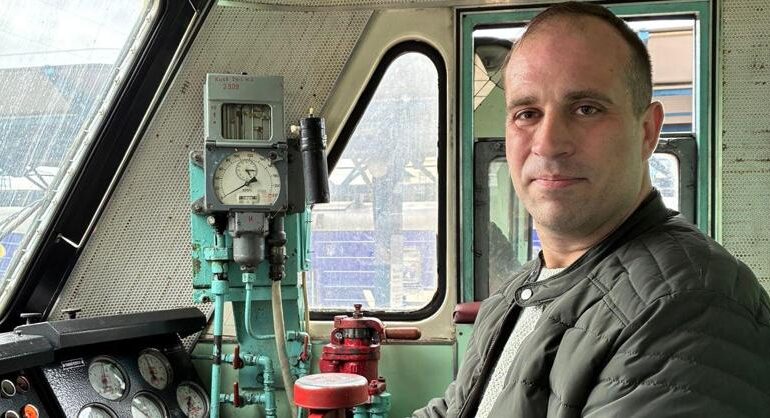 Treni ucraini, l’evacuazione dai droni lascia i bagagli a bordo