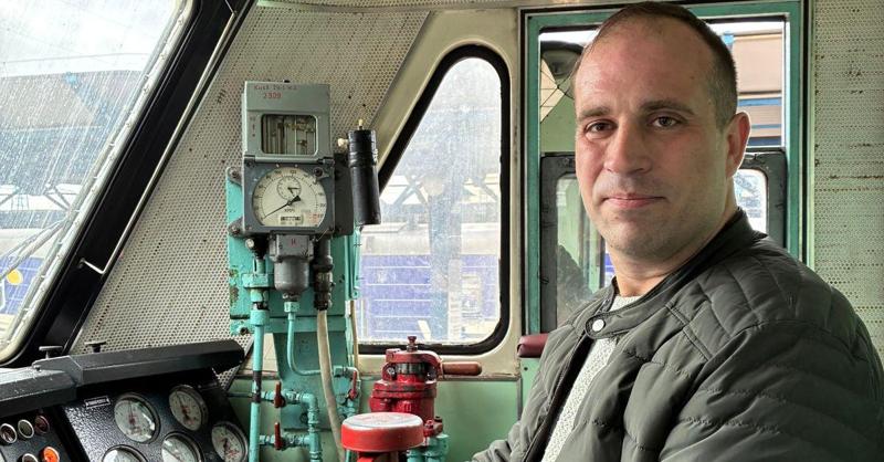 Treni ucraini, l’evacuazione dai droni lascia i bagagli a bordo