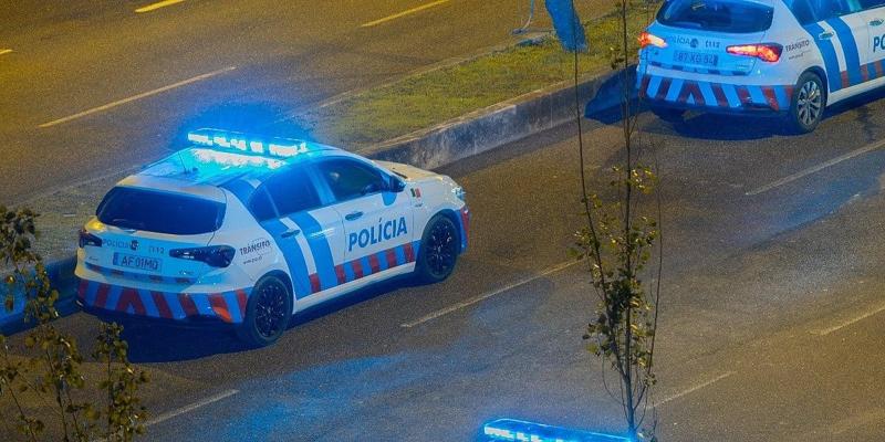 Incidente mortale dopo un rapporto in auto: il conducente fugge