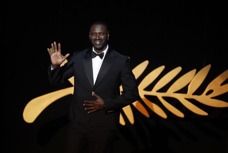 Il membro della giuria Omar Sy sul palco durante la cerimonia di chiusura e la premiazione della 77ª edizione del Festival di Cannes. Foto: EPA Il membro della giuria Omar Sy sul palco durante la cerimonia di chiusura e la premiazione della 77ª edizione del Festival di Cannes. Foto: EPA