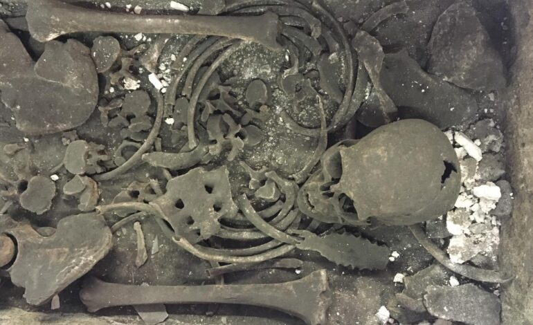 Sarcofago romano riutilizzato per la tomba di un abate