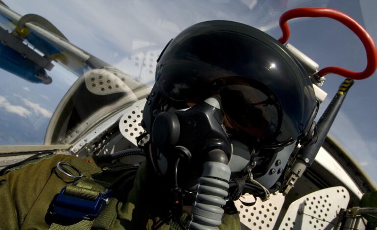Mal di testa da emicrania: la causa era un casco troppo stretto
