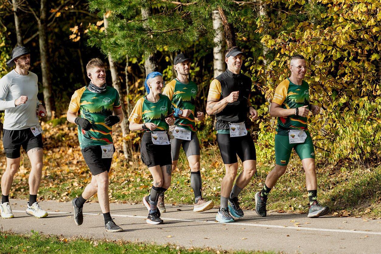 Backyard Ultra, 49 ore di corsa: la sfida finisce con un solo atleta