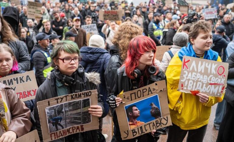 In piazza per chiedere le dimissioni del sindaco di Kiev