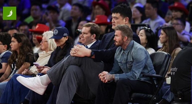 Yao Ming e Beckham: il contrasto di statura diventa virale