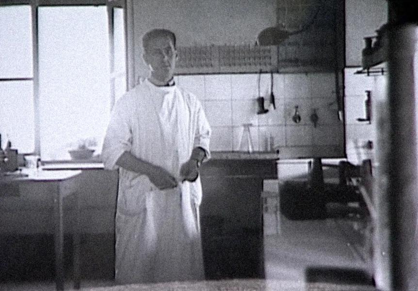 Sacerdoti nel laboratorio dell’ospedale nel 1942 – Fonte: Espresso Media International