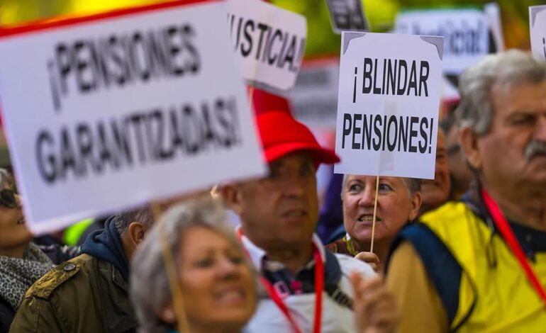 Pensioni, salari e casa: la protesta unisce lavoratori e anziani