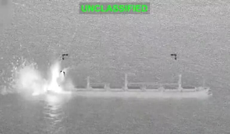 Una nave colpita dagli Usa nel Golfo dell’Oman resta senza propulsione