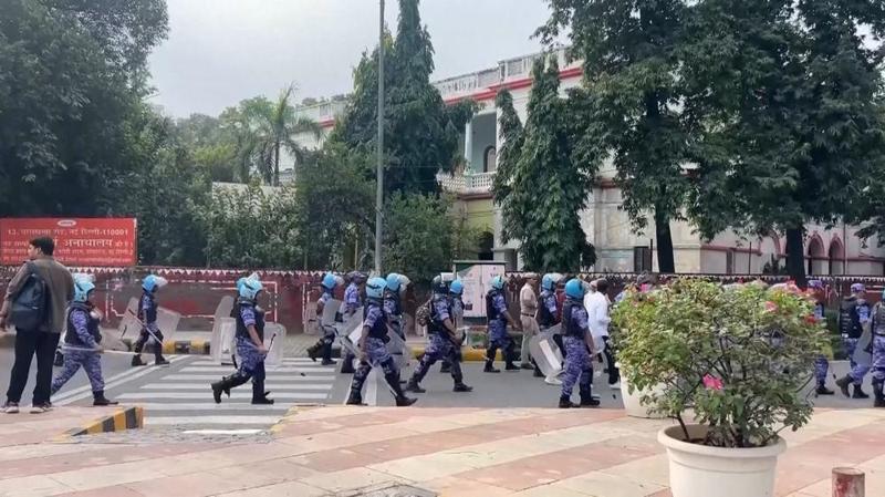 India, arrestato sull’aereo il leader della protesta degli «scarafaggi»