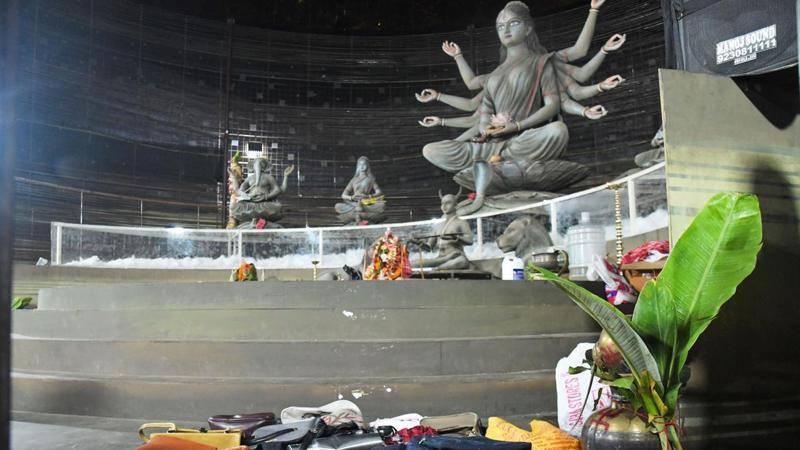 Durga Puja, annuncio scatena il panico: 17 morti nella calca