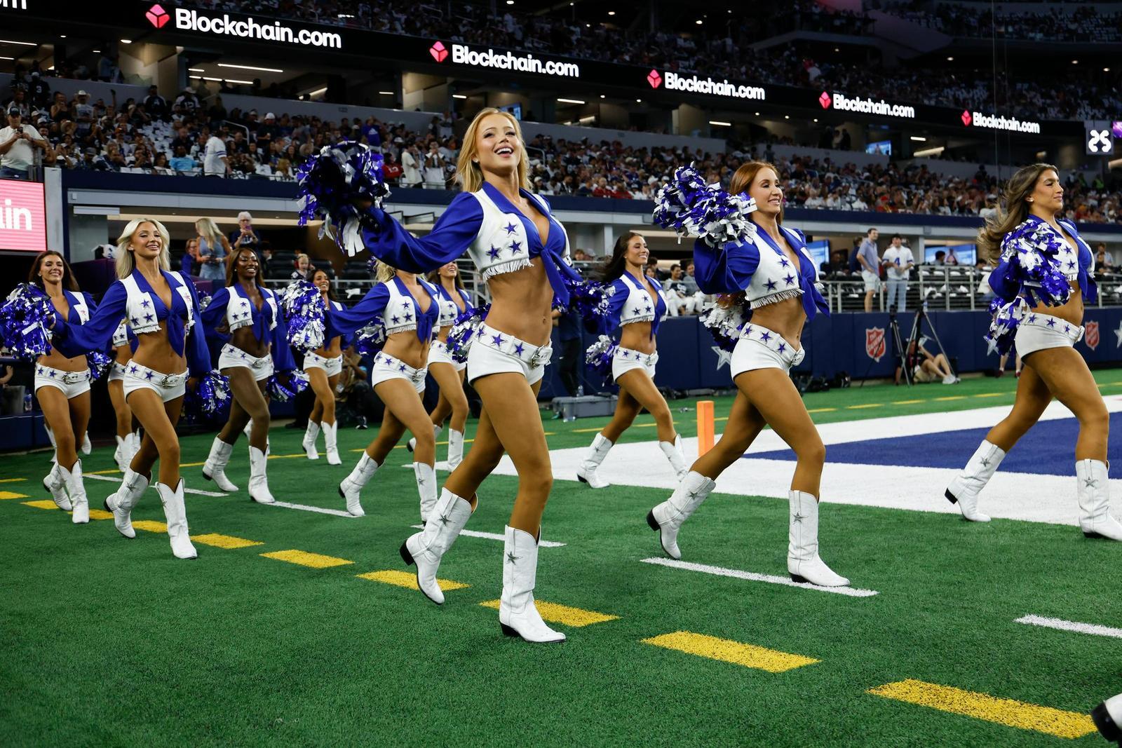 Le cheerleader hanno un’uniforme riconoscibile. Foto: AP Le cheerleader hanno un’uniforme riconoscibile. Foto: AP