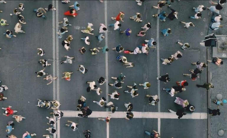Perché le folle tendono a camminare in senso antiorario