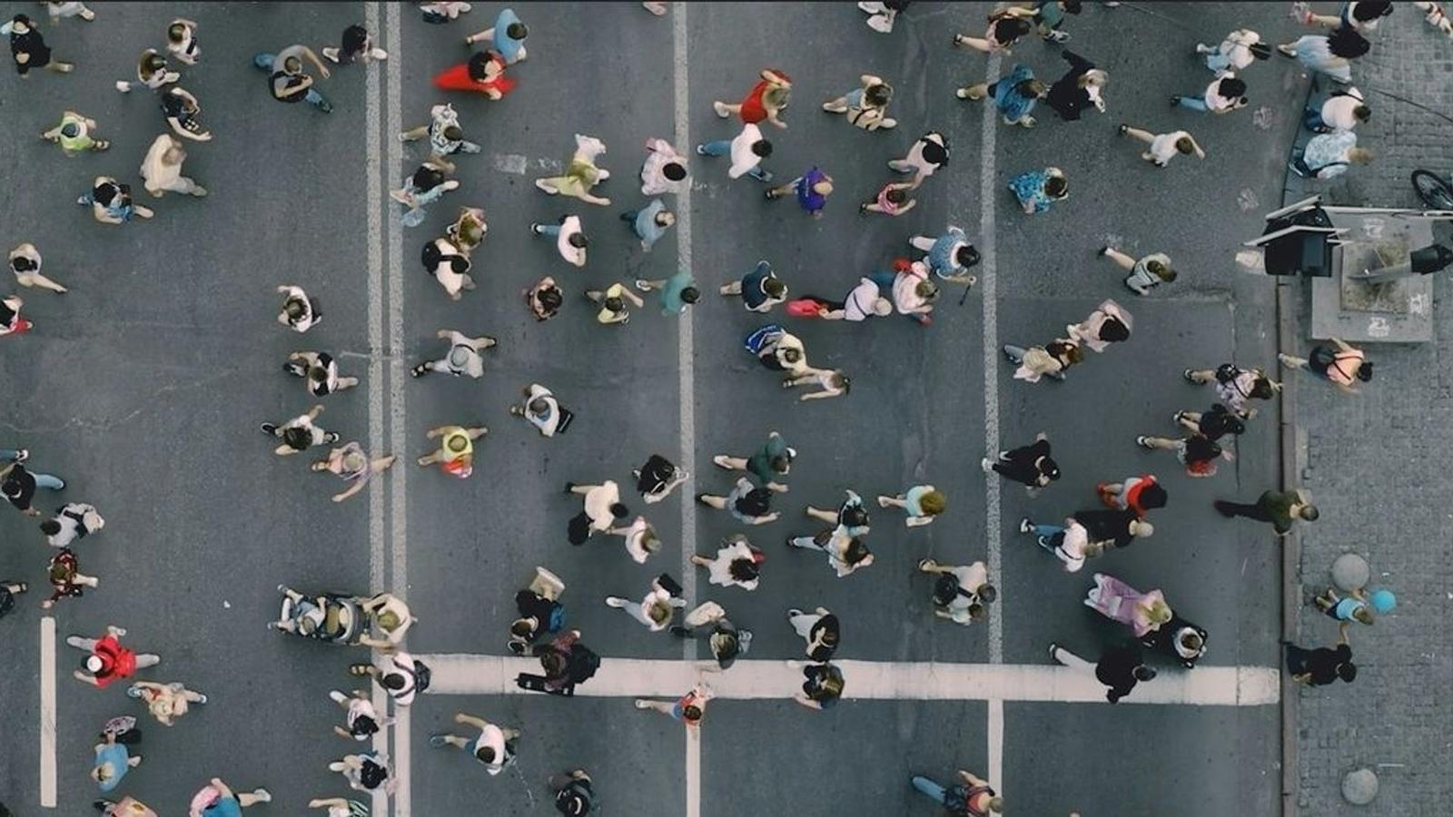 Perché le folle tendono a camminare in senso antiorario