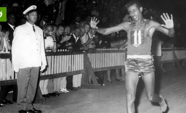 Abebe Bikila vinse la maratona olimpica scalzo e stabilì il record