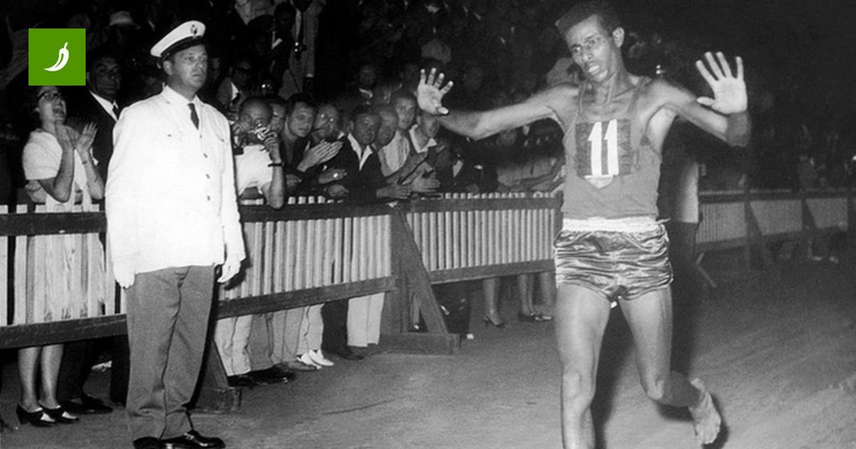 Abebe Bikila vinse la maratona olimpica scalzo e stabilì il record
