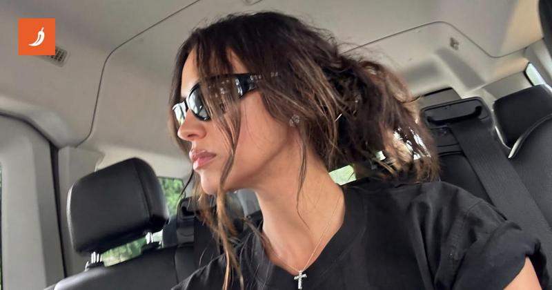 Irina Shayk, backstage provocante e premio alla Milano Fashion Week