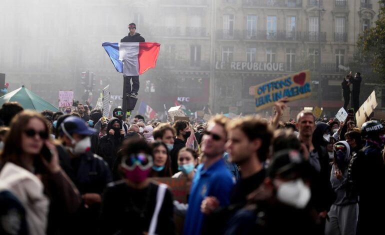 Proteste in Francia, immagini false create con l’IA diventano virali