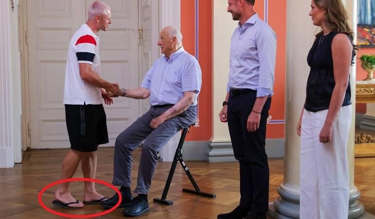 Infradito usate all’asta: offerte già a 35.000 corone