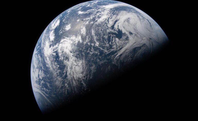 La Terra cambia forma: le rocce si arrotondano, gli oceani si appiattiscono