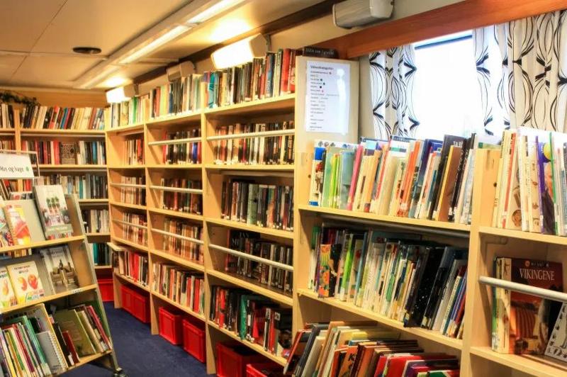 None Libri a bordo dell’Epos – Foto: Epos / Facebook