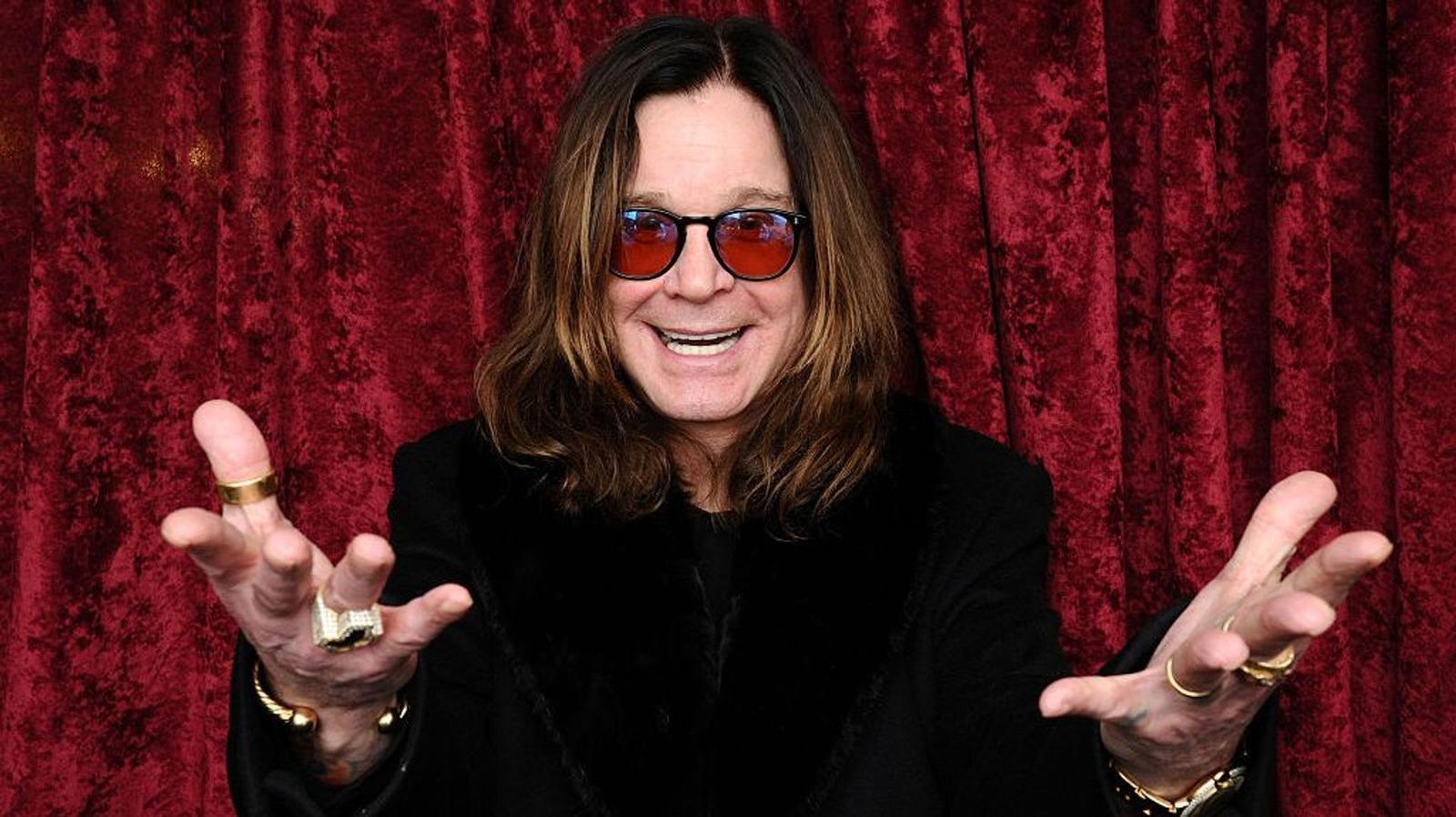 Ozzy Osbourne fermato dopo aver urinato sul muro del Fort Alamo