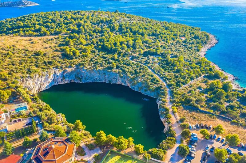 Lago senza ossigeno: la zona anossica risale verso la superficie