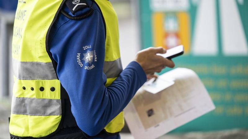 None L'anno scorso alla frontiera sono stati sequestrati 1’863 documenti falsi