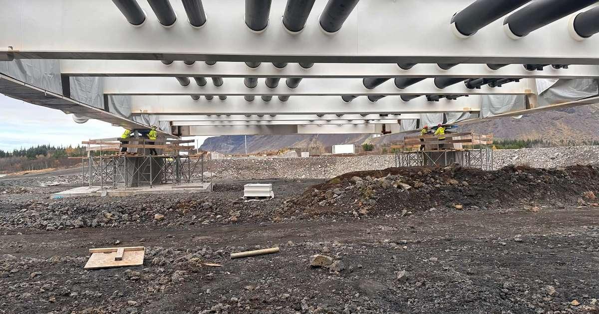 Un ponte da 2.000 tonnellate avanza sul fiume a 5 metri all’ora