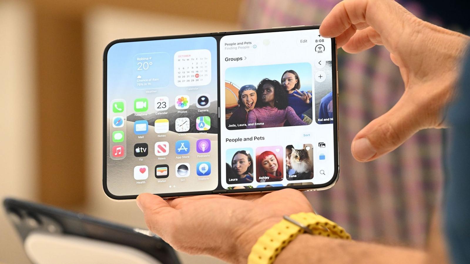 iPhone Duo, la sabbia blocca la cerniera nel test di resistenza