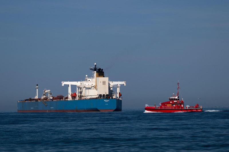Flotta ombra russa, fermata una petroliera sospetta