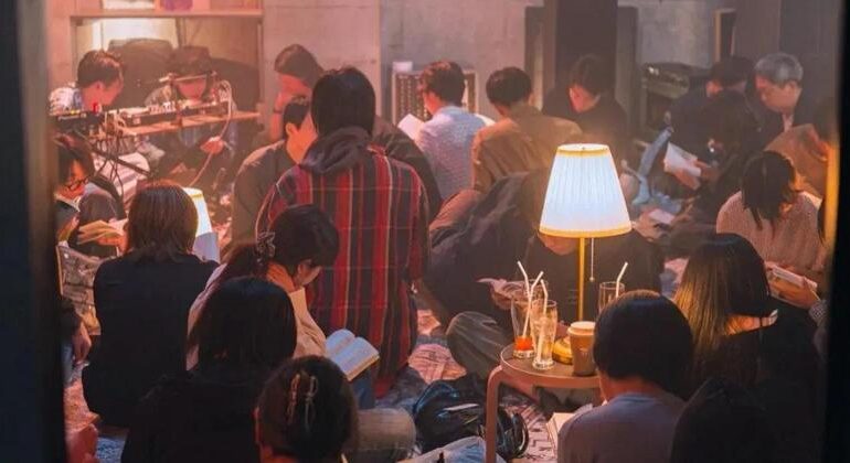 Book rave: leggere in pista tra musica ambient e danza