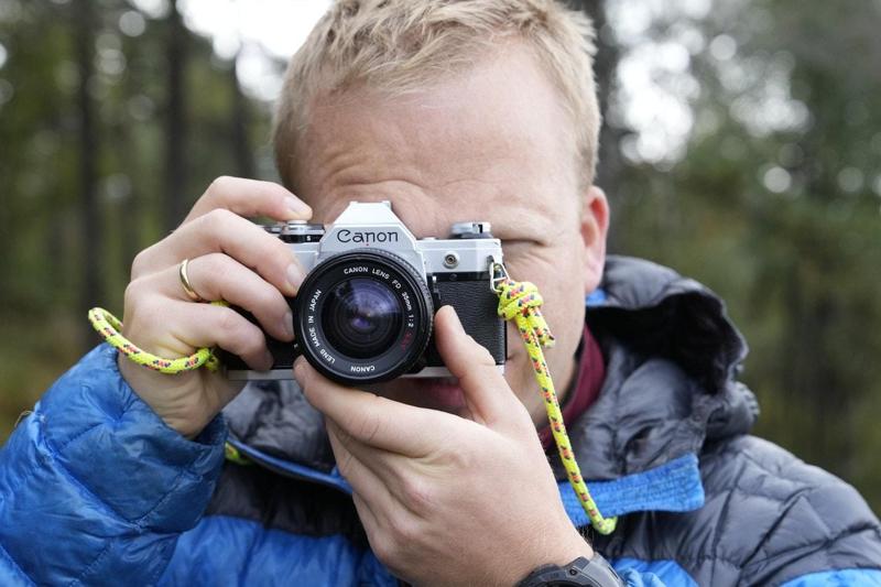 Foto: Hans Erik Lindbom / NRK Matias Myklebust con la videocamera