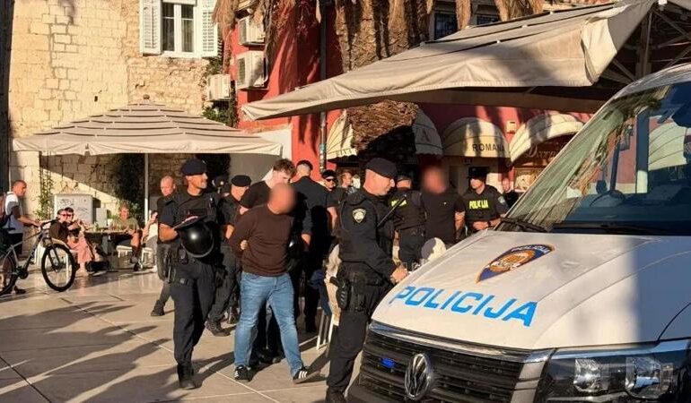 Ajax, 18 tifosi fermati a Spalato: alcuni avevano armi da taglio