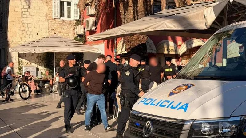 Ajax, 18 tifosi fermati a Spalato: alcuni avevano armi da taglio