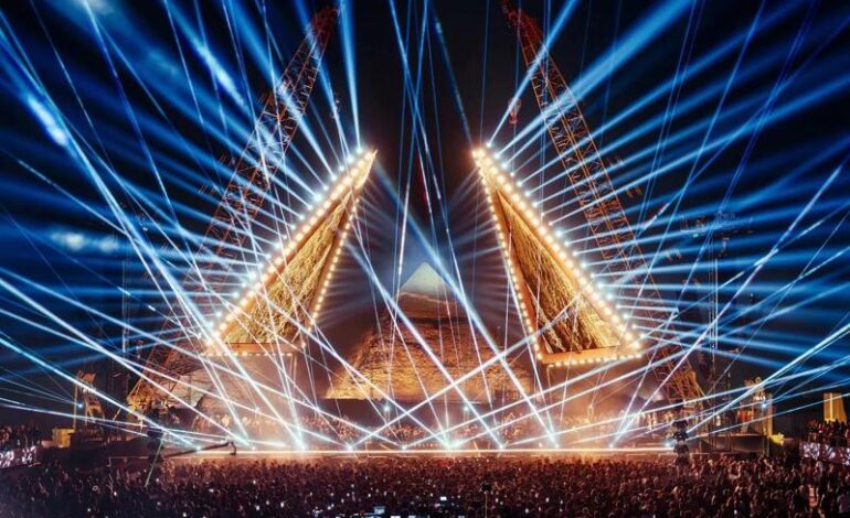 Musica elettronica alle Piramidi: il festival attira 114 Paesi