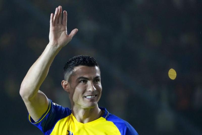 Cristiano Ronaldo lancia un nuovo marchio di acqua in Portogallo