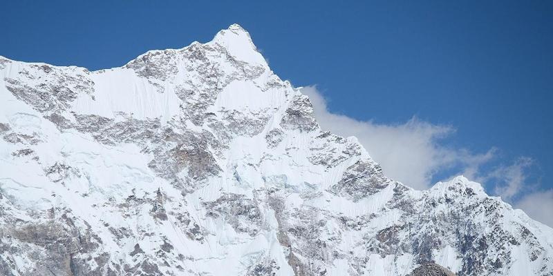 La vetta inviolata più alta del mondo è vietata agli alpinisti