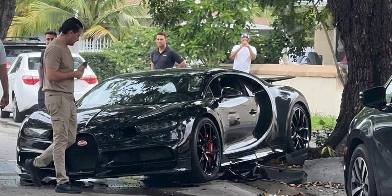 Bugatti Chiron da 3 milioni urta un cordolo: ruota strappata
