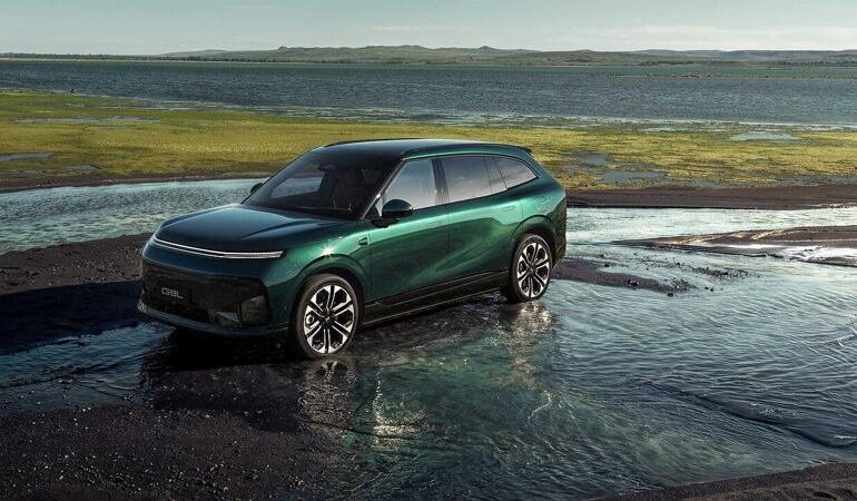 Xpeng G9L, il SUV che adatta i sedili con l’intelligenza artificiale