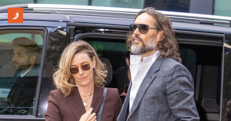 Russell Brand a processo: 7 accuse per fatti in 10 anni