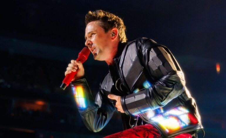 Muse, “Uprising” diventa un’esibizione al theremin