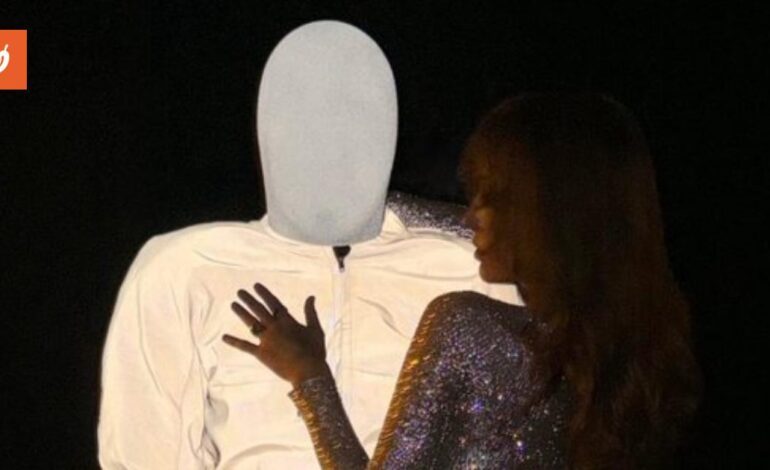 Bianca Censori in tuta di cristalli alla vigilia del concerto di West