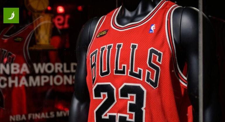 Maglia di Michael Jordan venduta per 14 milioni: è record