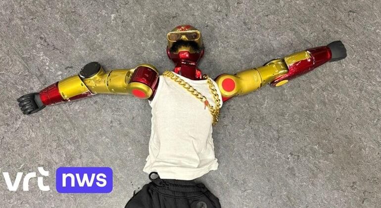 Robot palpeggia una 16enne: la polizia indaga sui movimenti