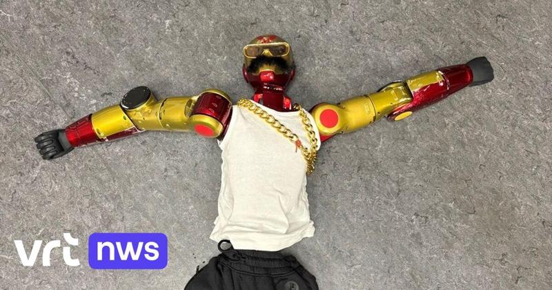 Robot palpeggia una 16enne: la polizia indaga sui movimenti